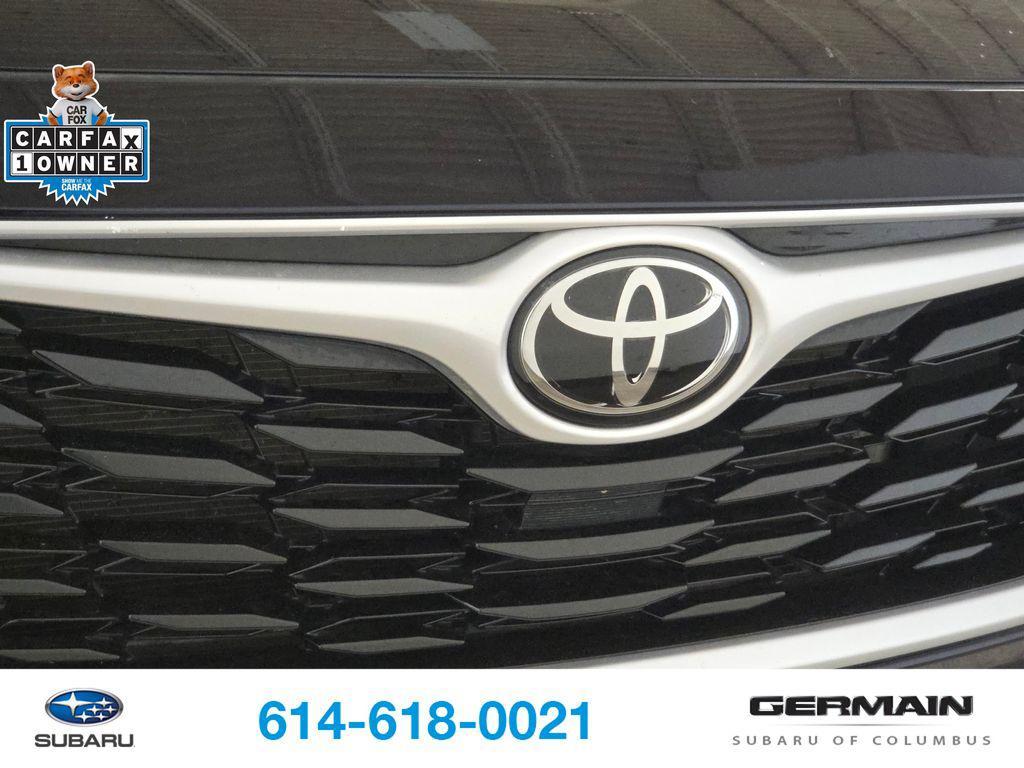 used 2022 Toyota Highlander car, priced at $34,491