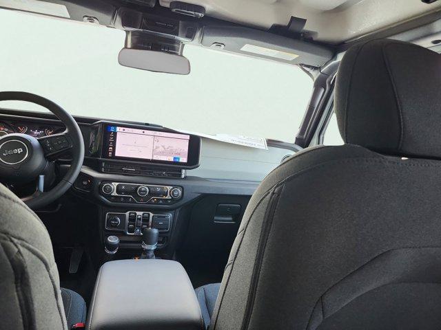 new 2025 Jeep Gladiator car