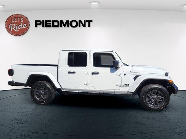 new 2025 Jeep Gladiator car