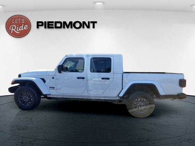 new 2025 Jeep Gladiator car