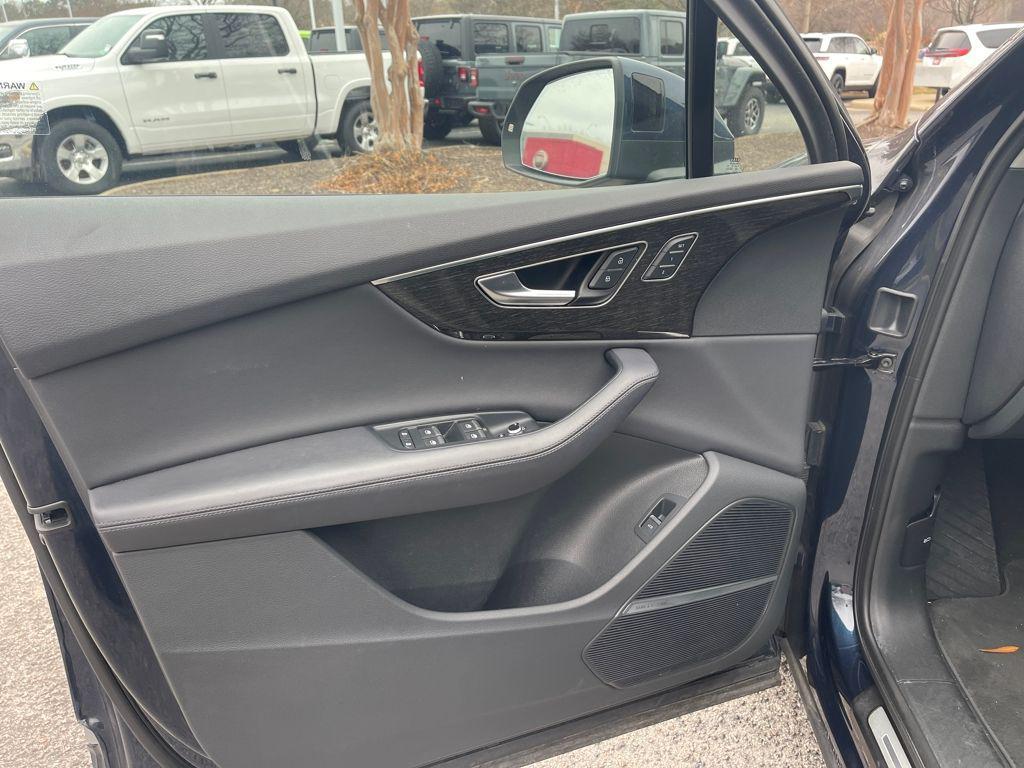 used 2024 Audi Q7 car, priced at $33,301