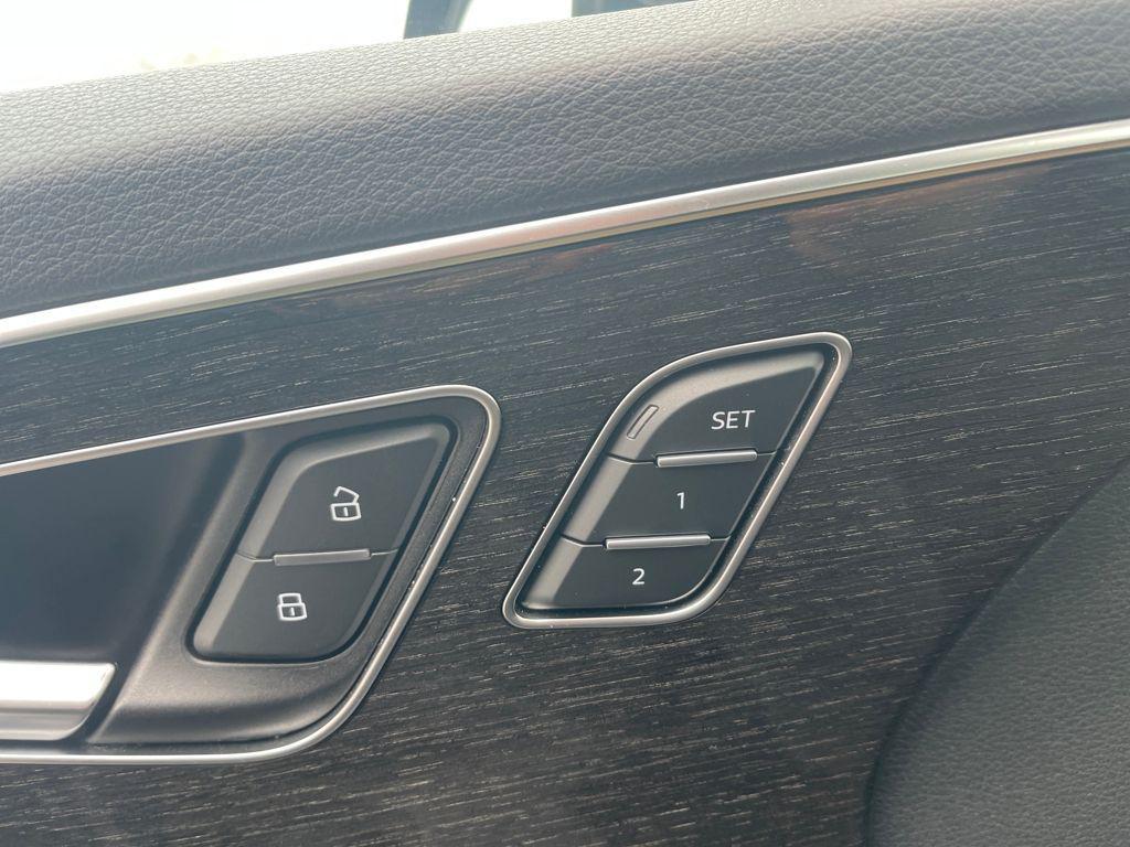 used 2024 Audi Q7 car, priced at $33,301