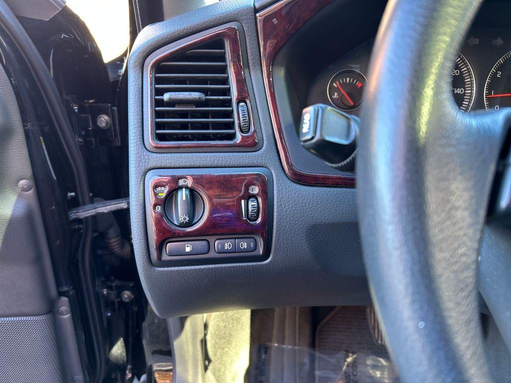 used 2004 Volvo XC70 car, priced at $4,999