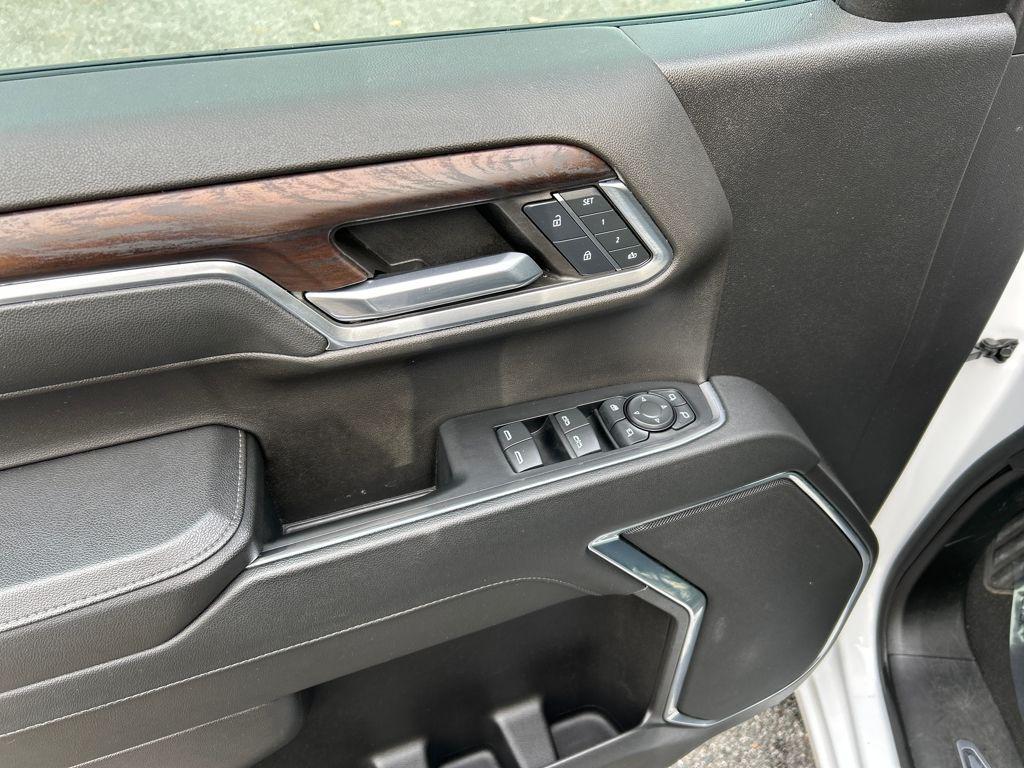 used 2024 GMC Sierra 1500 car, priced at $40,245