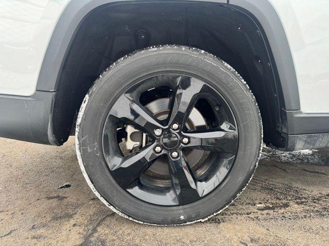 used 2023 Jeep Grand Cherokee L car, priced at $28,997