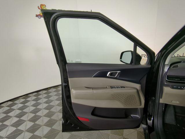 new 2026 Kia Carnival Hybrid car, priced at $39,694