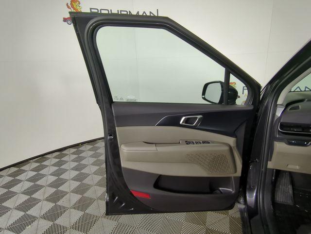 new 2026 Kia Carnival car, priced at $38,165