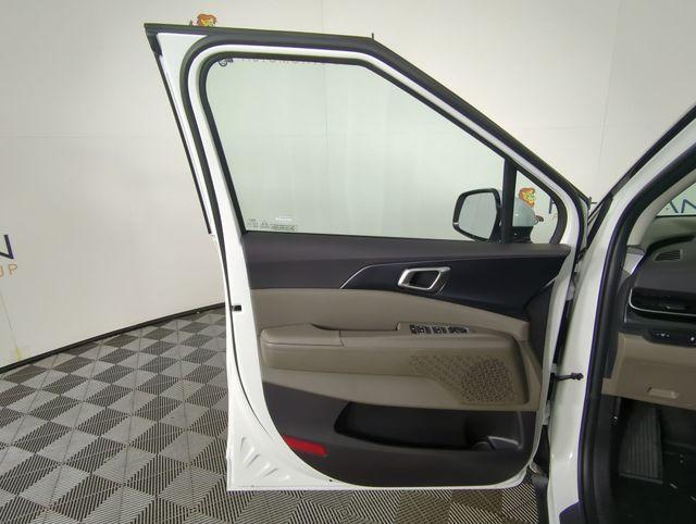 new 2026 Kia Carnival car, priced at $38,195