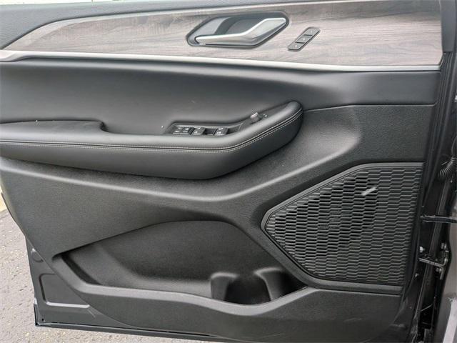 new 2025 Jeep Grand Cherokee L car, priced at $46,005