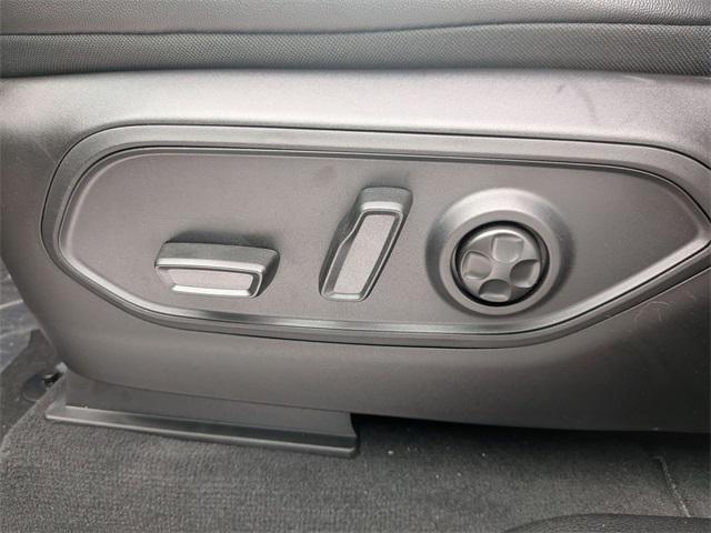 new 2025 Jeep Grand Cherokee car, priced at $38,019