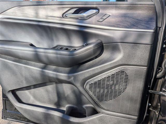 new 2025 Jeep Grand Cherokee car, priced at $43,558