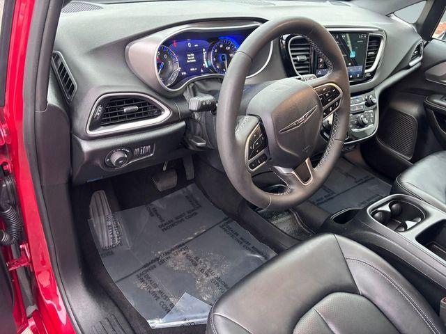 used 2025 Chrysler Pacifica car, priced at $31,688
