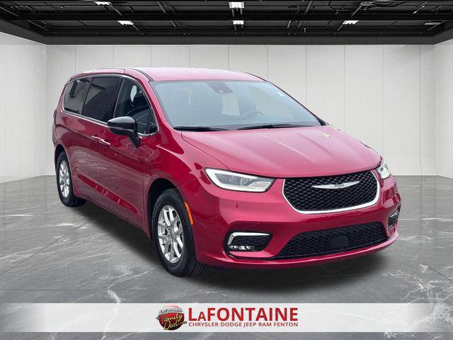 used 2025 Chrysler Pacifica car, priced at $31,688