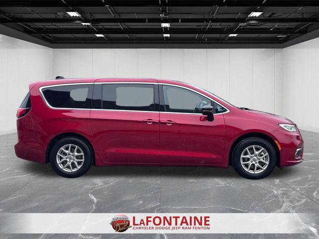 used 2025 Chrysler Pacifica car, priced at $31,688