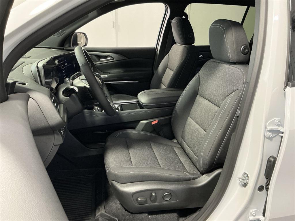 new 2026 Chevrolet Traverse car, priced at $42,079