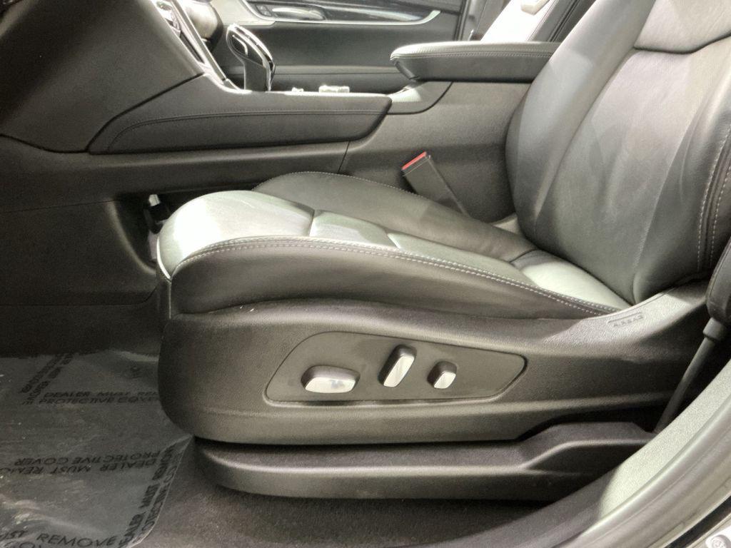 used 2023 Cadillac XT5 car, priced at $31,000