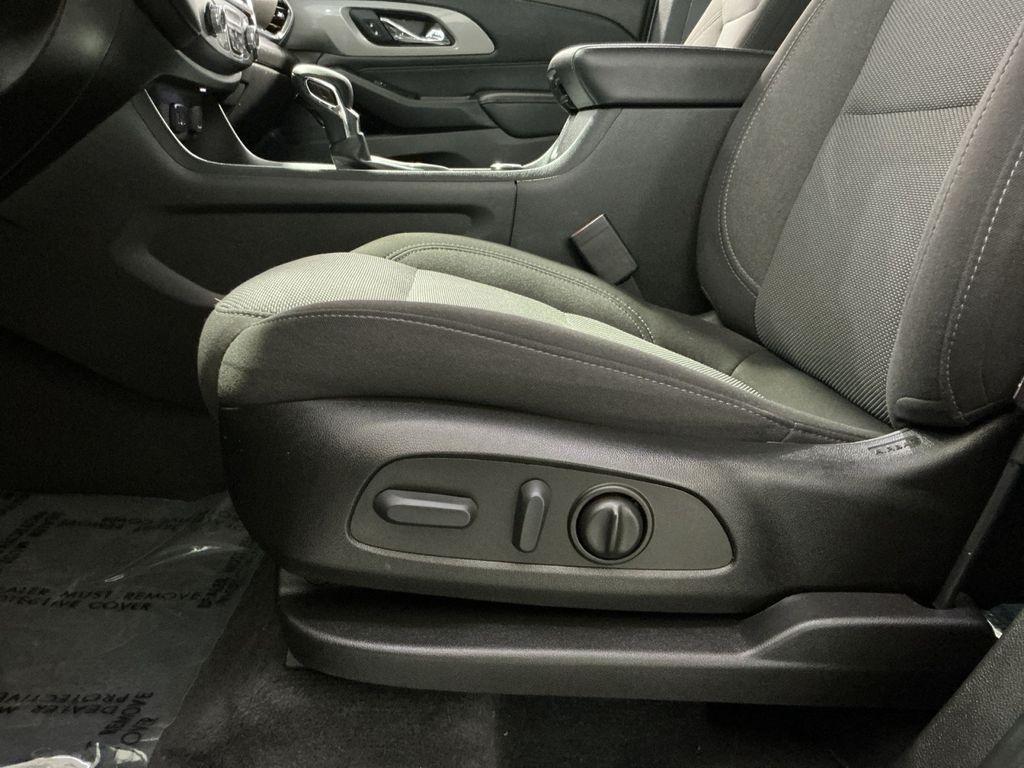used 2023 Chevrolet Traverse car, priced at $31,000