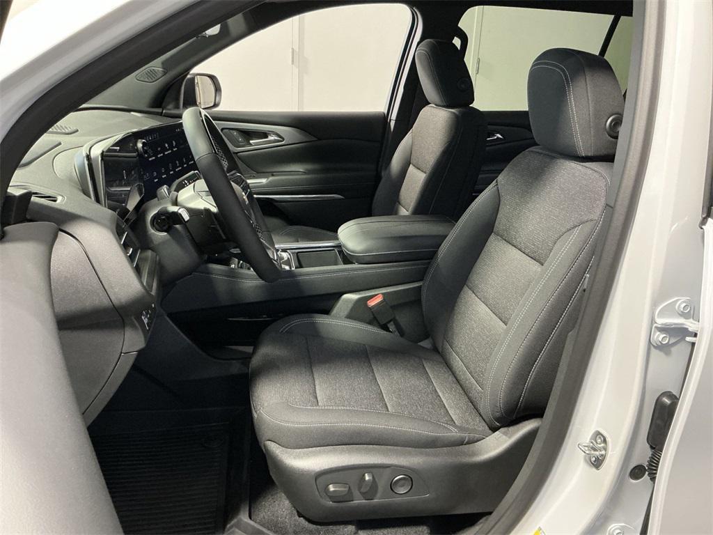 new 2026 Chevrolet Traverse car, priced at $42,079