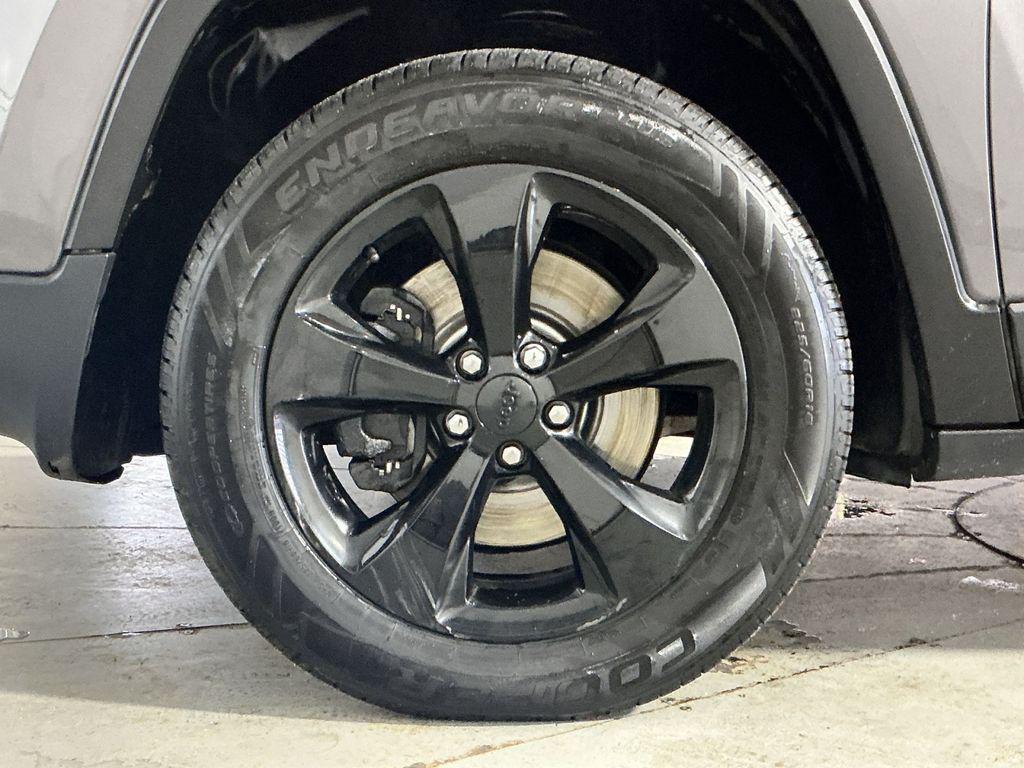 used 2016 Jeep Cherokee car, priced at $10,000