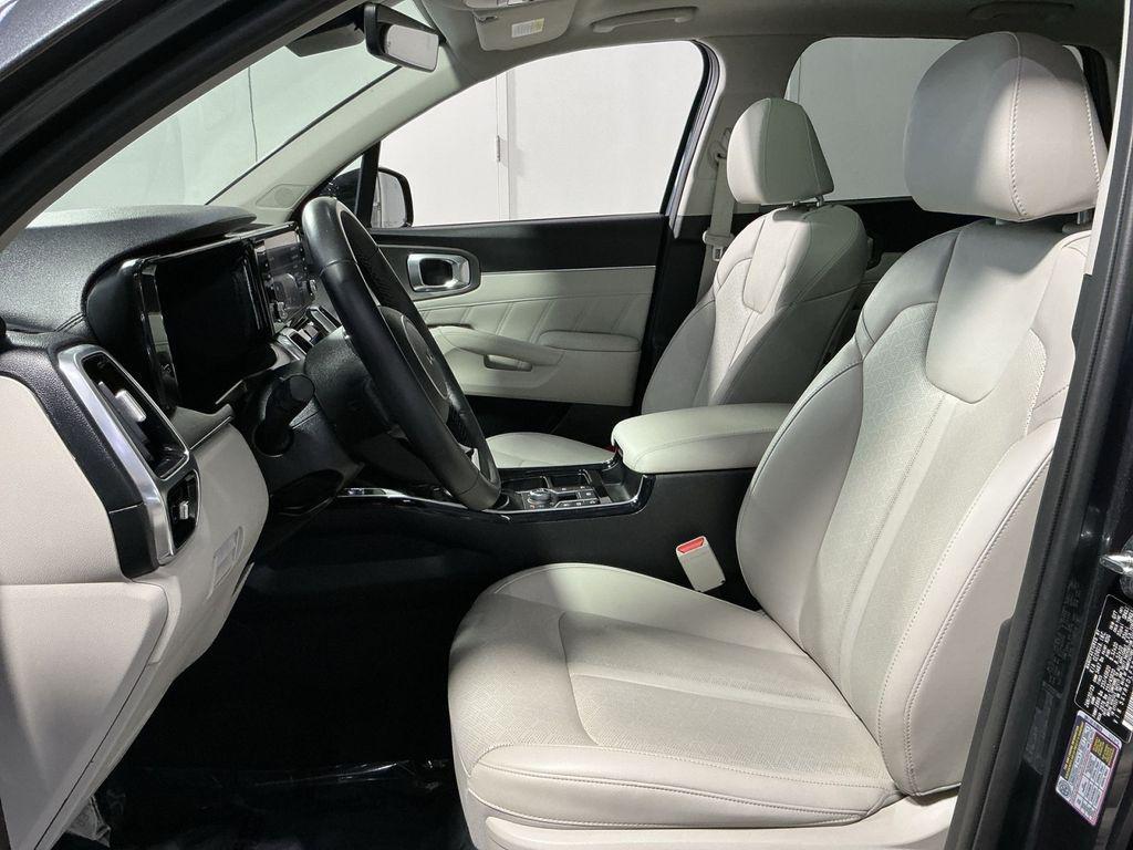 used 2023 Kia Sorento car, priced at $28,800