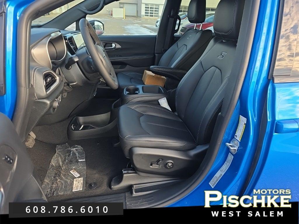 new 2026 Chrysler Pacifica car, priced at $43,996