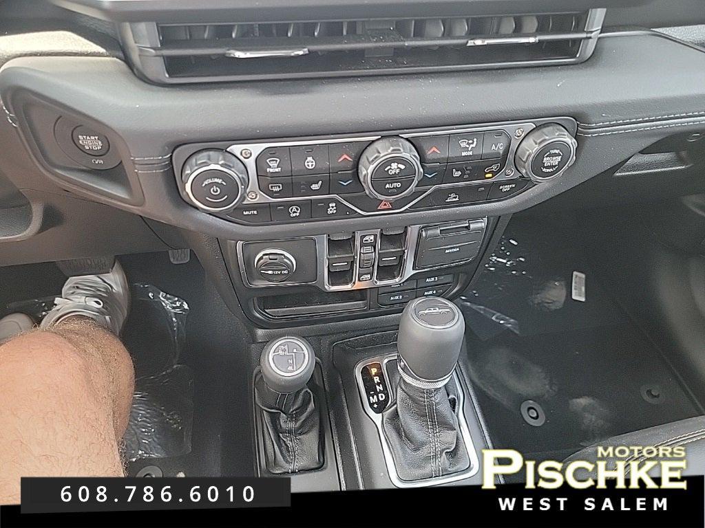 new 2025 Jeep Gladiator car, priced at $45,997