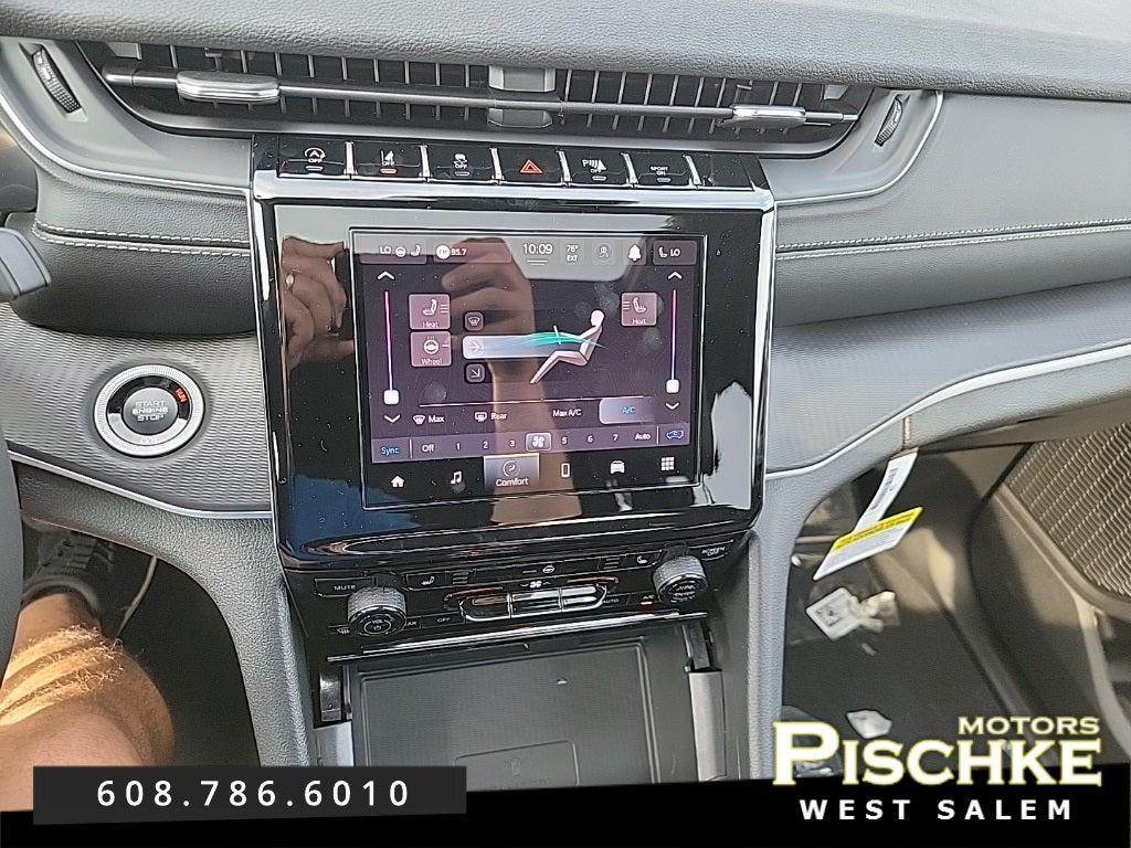 new 2025 Jeep Grand Cherokee car, priced at $43,999