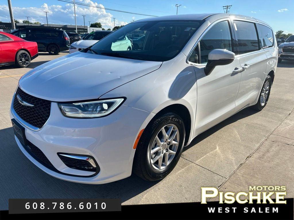 used 2023 Chrysler Pacifica car, priced at $33,289