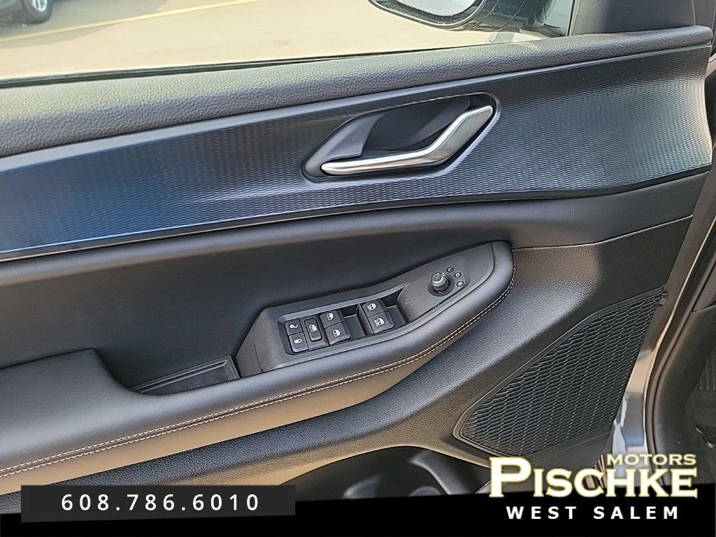 new 2025 Jeep Grand Cherokee car, priced at $43,999