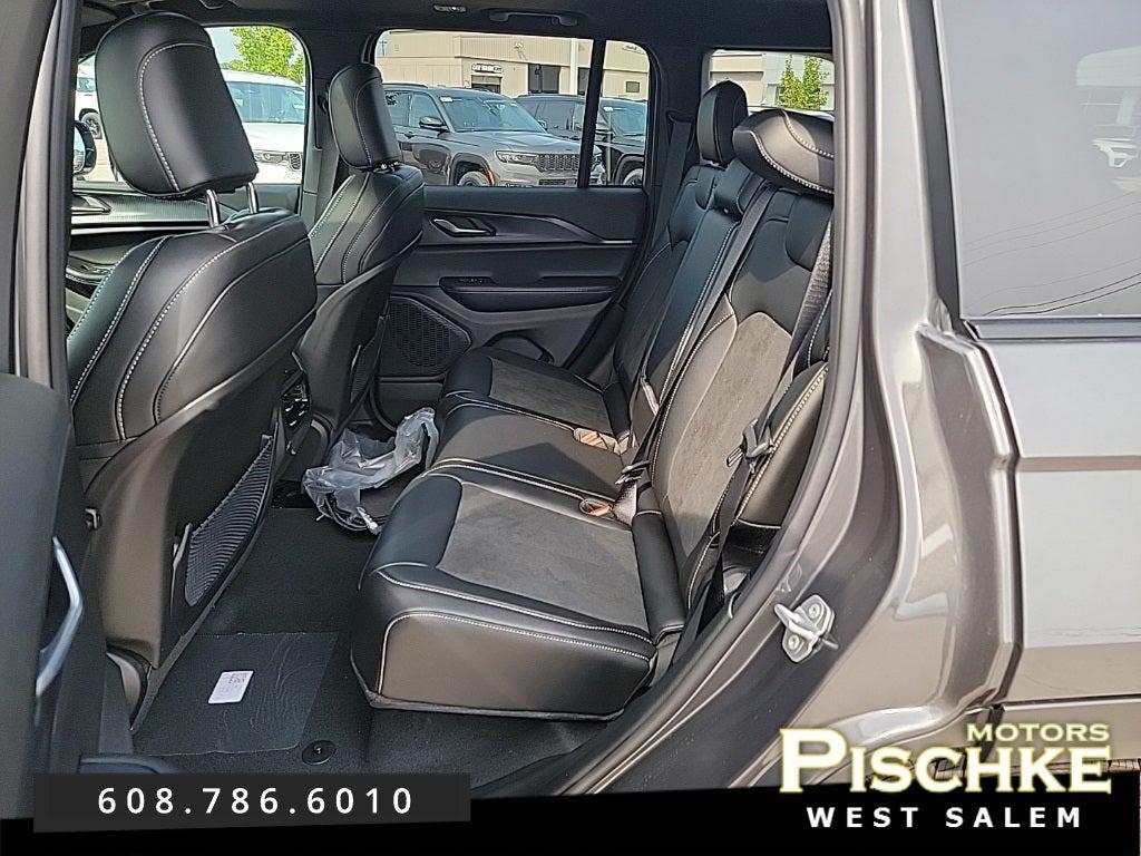 new 2025 Jeep Grand Cherokee car, priced at $43,999