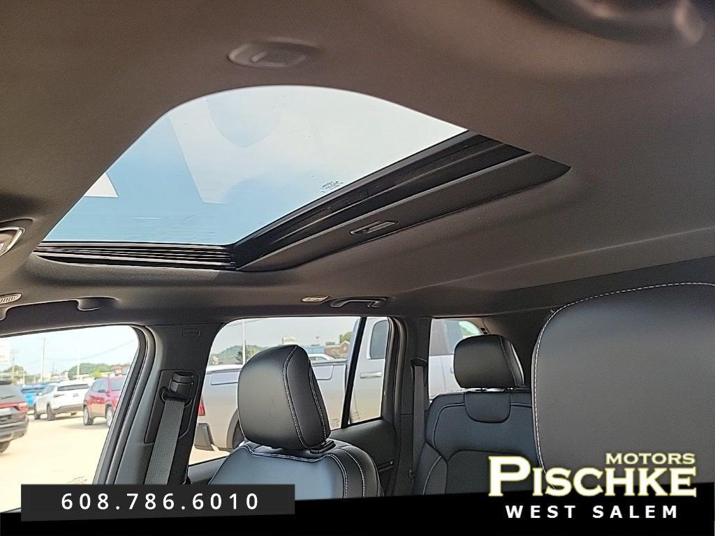 new 2025 Jeep Grand Cherokee car, priced at $43,999