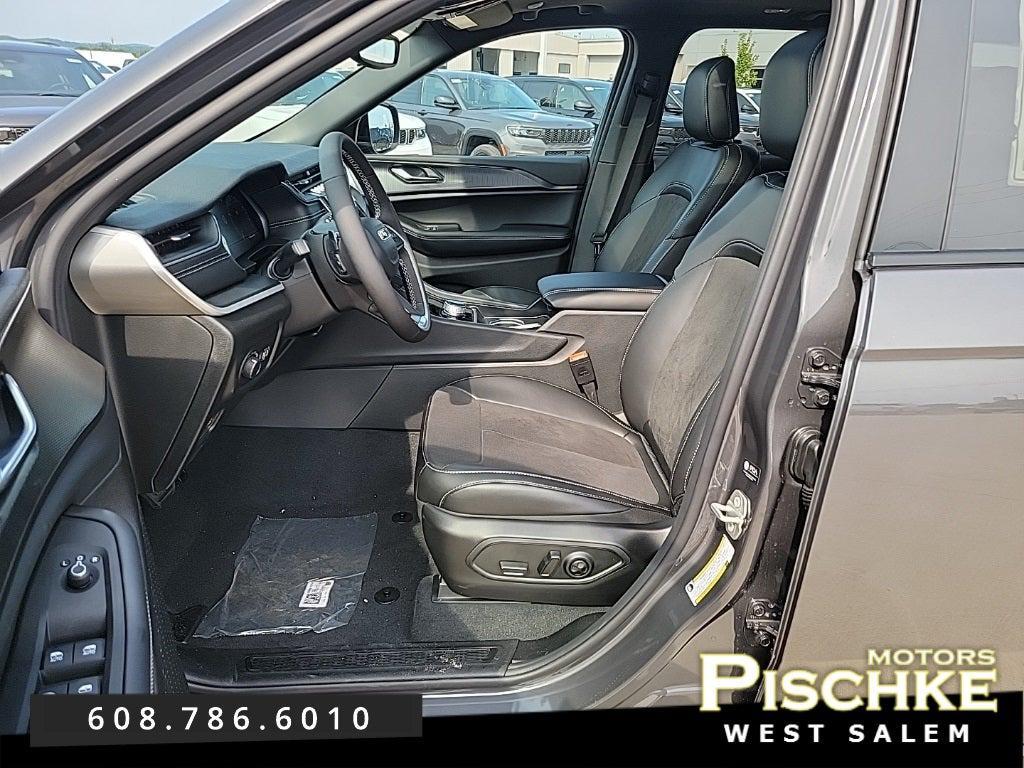 new 2025 Jeep Grand Cherokee car, priced at $43,999