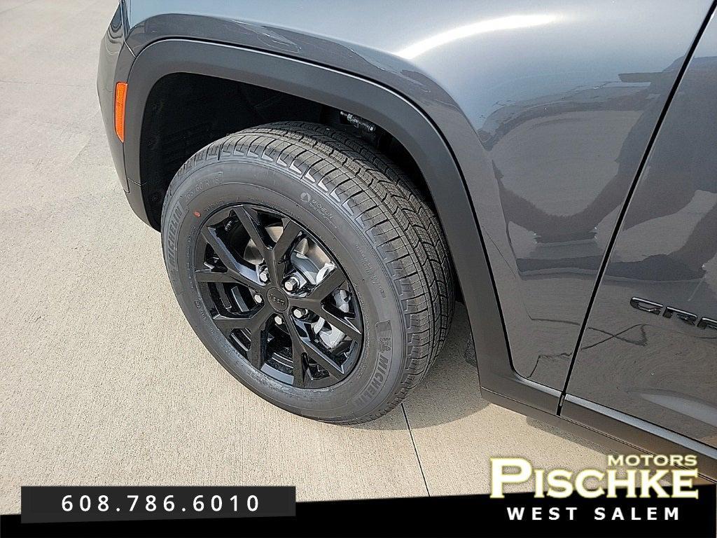 new 2025 Jeep Grand Cherokee car, priced at $43,999