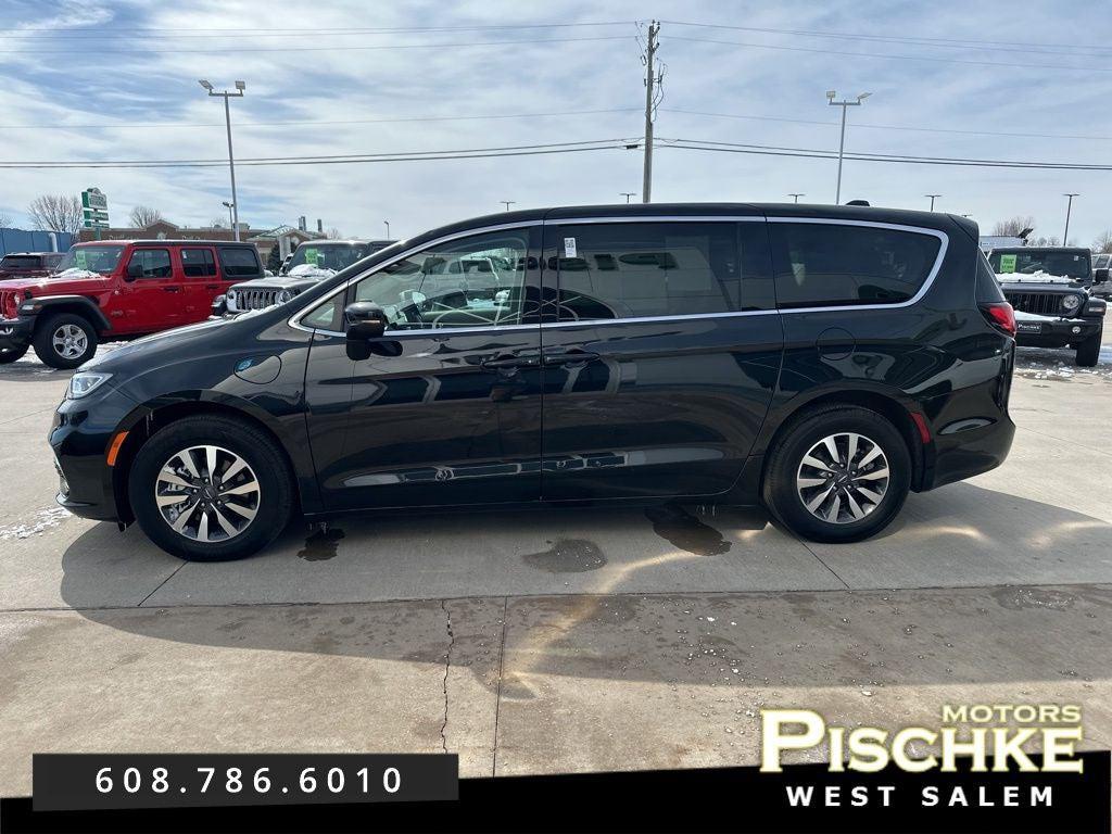 used 2023 Chrysler Pacifica Hybrid car, priced at $31,990