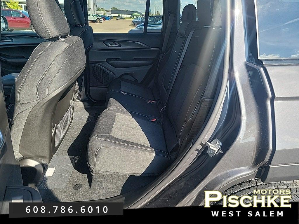 new 2025 Jeep Grand Cherokee car, priced at $39,997