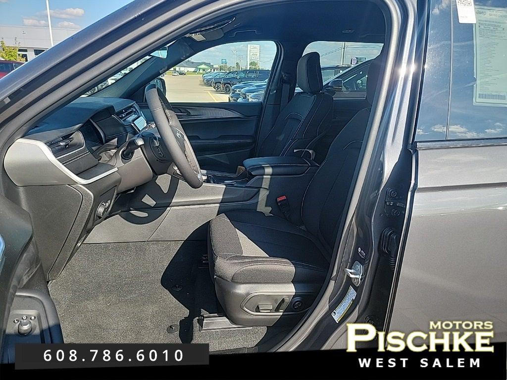 new 2025 Jeep Grand Cherokee car, priced at $39,997