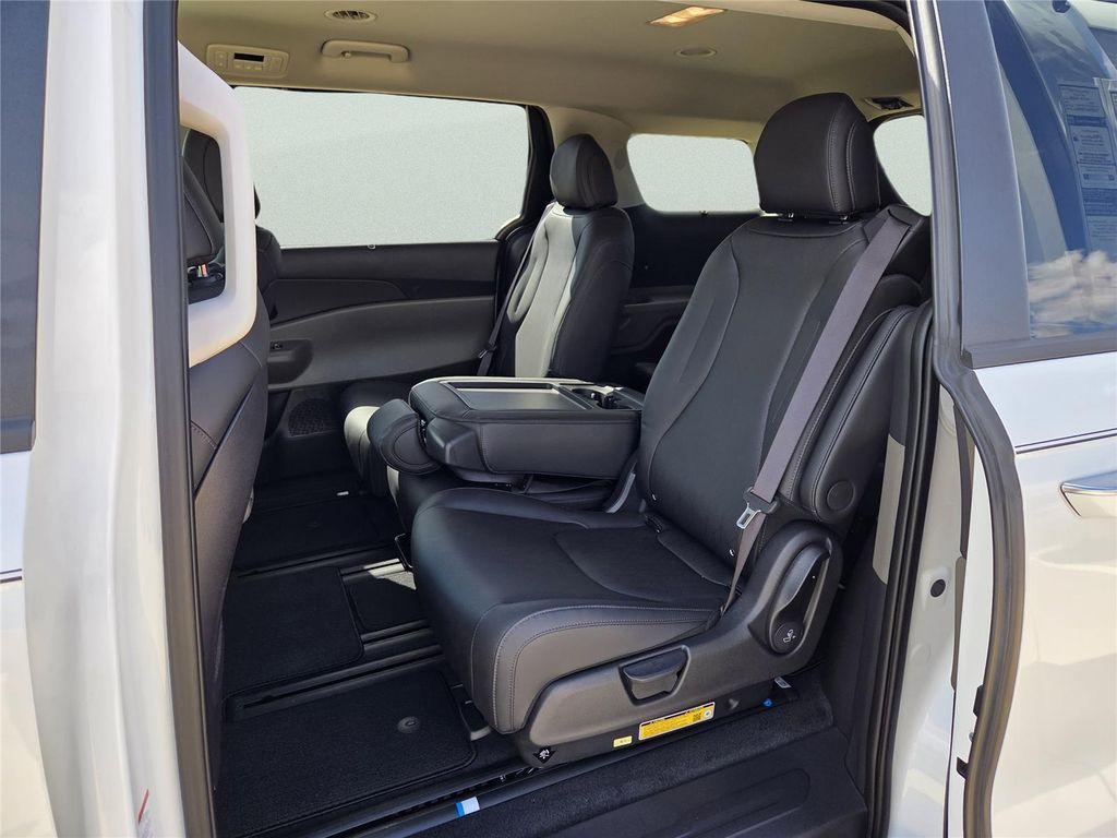 new 2025 Kia Carnival Hybrid car, priced at $40,923