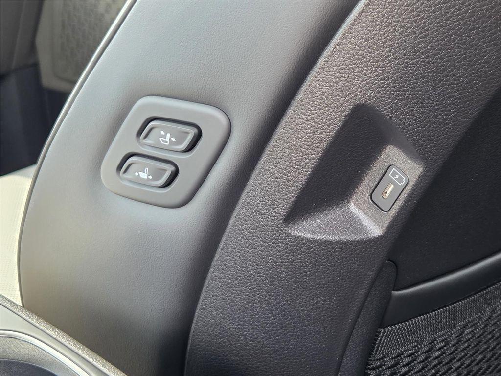 new 2025 Kia Carnival Hybrid car, priced at $40,923