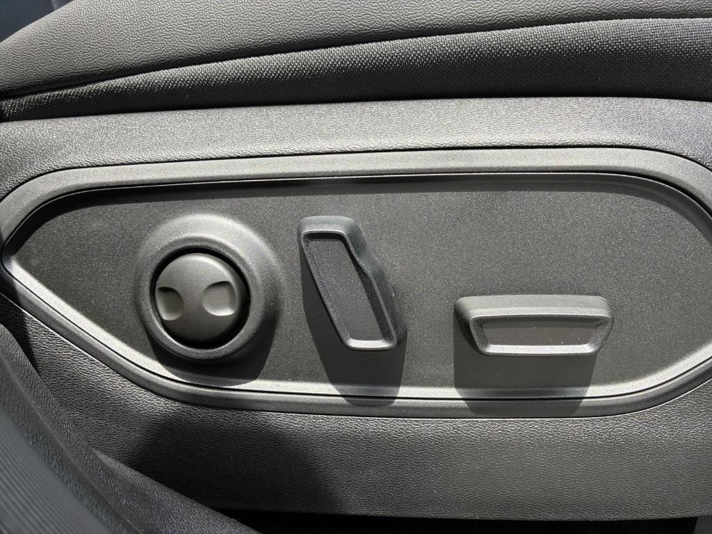 new 2026 Jeep Cherokee car, priced at $41,815