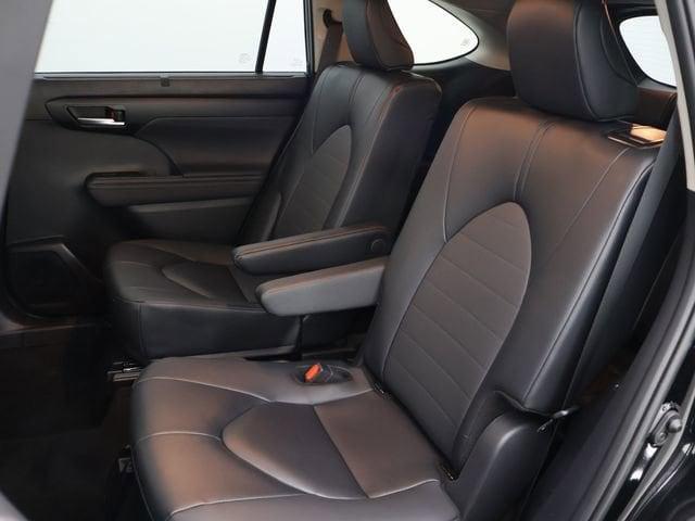 used 2025 Toyota Highlander car, priced at $46,953