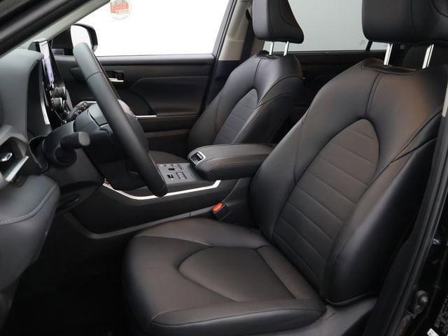 used 2025 Toyota Highlander car, priced at $46,953