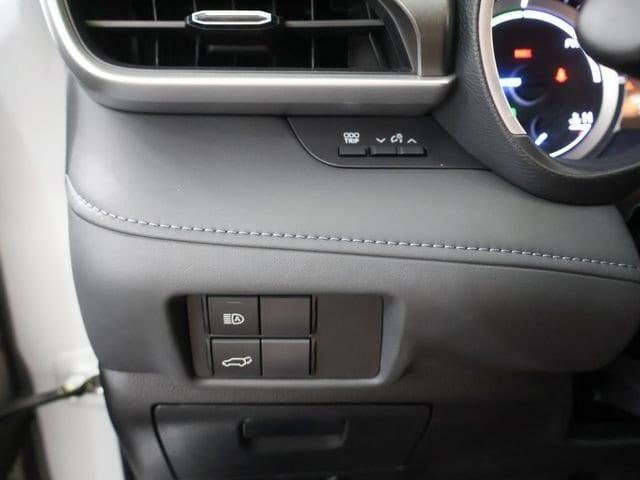 used 2023 Toyota Highlander Hybrid car, priced at $38,704