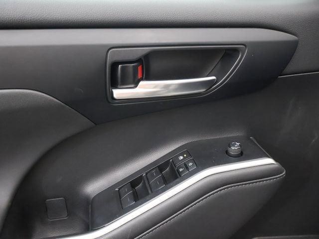 used 2023 Toyota Highlander Hybrid car, priced at $38,704