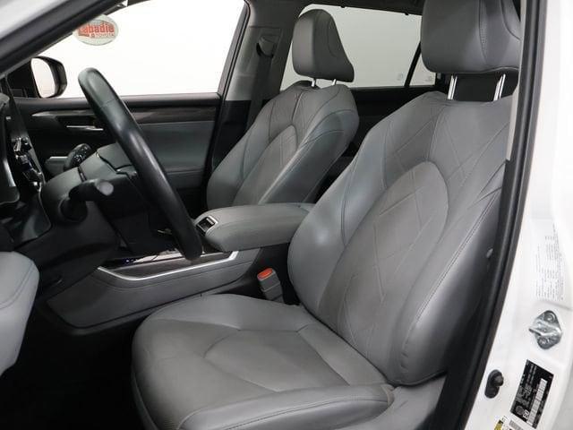 used 2021 Toyota Highlander car, priced at $35,071