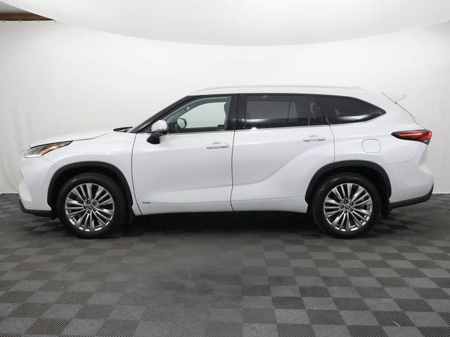 used 2025 Toyota Highlander Hybrid car, priced at $58,101