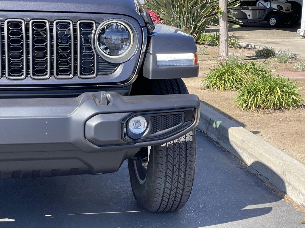 new 2026 Jeep Gladiator car, priced at $44,660