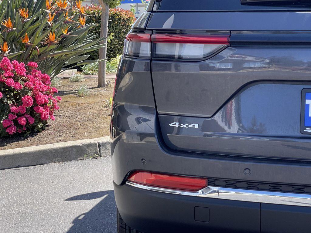 new 2026 Jeep Grand Cherokee car, priced at $43,995