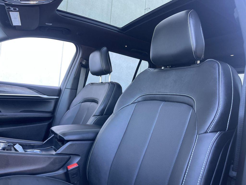 new 2026 Jeep Grand Cherokee car, priced at $54,555