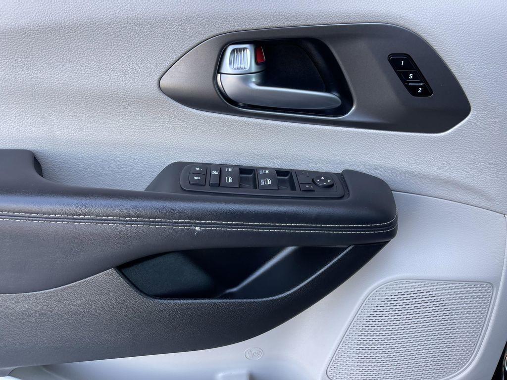 used 2024 Chrysler Pacifica car, priced at $26,485