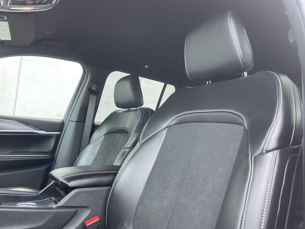 new 2026 Jeep Grand Cherokee car, priced at $45,945